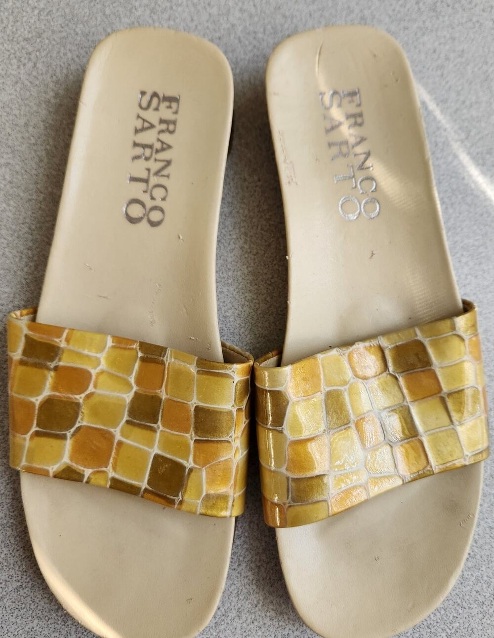 Franco Sarto Yellow Brown Square Pattern 1" Sandals 6.5M Lightweight Slides